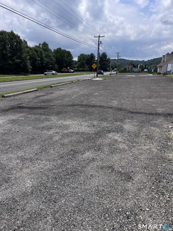 Property Photo: 698C Derby Avenue CT 06483