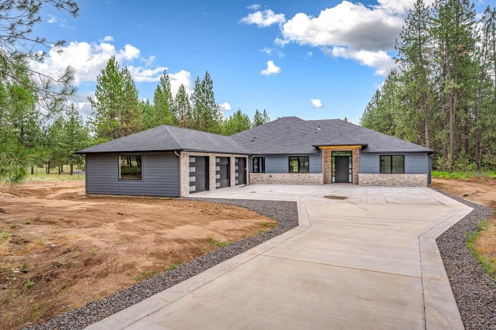 Property Photo:  1015 W Montgomery Rd  WA 99006 
