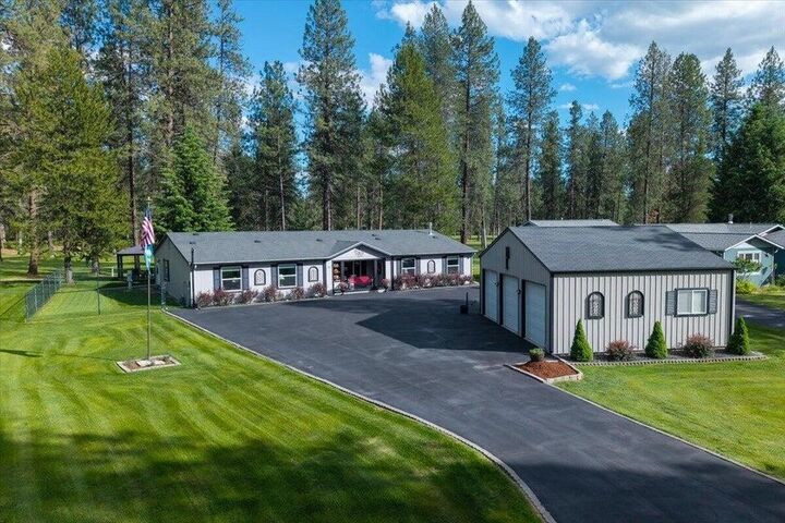 Property Photo:  219 Eagle Dr  WA 99109 