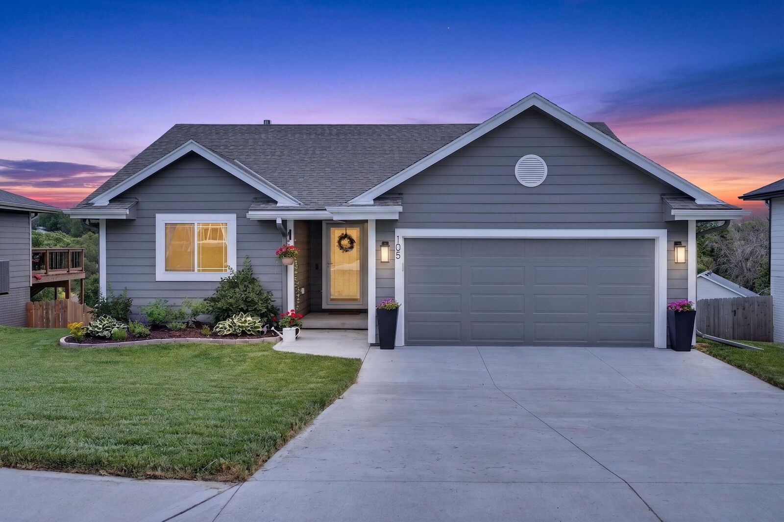 Property Photo:  105 Maplewood  Circle  IA 51534 