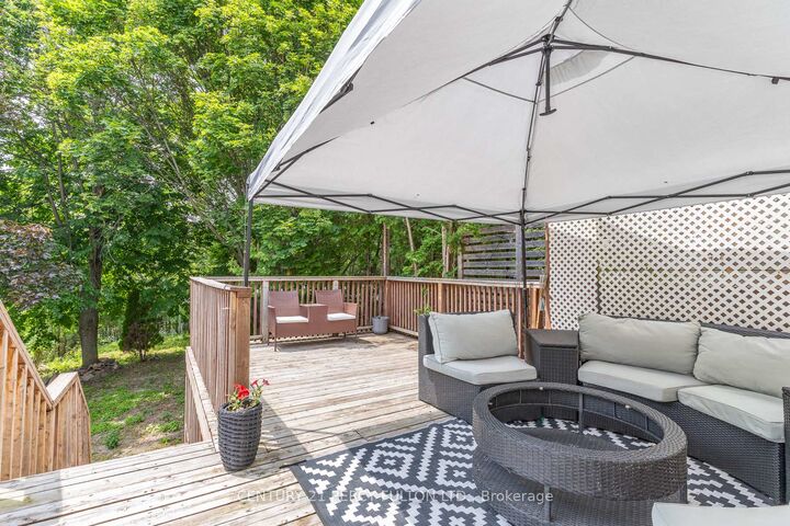 Property Photo: 557 Cobblehill Drive ON L1K 1Y6