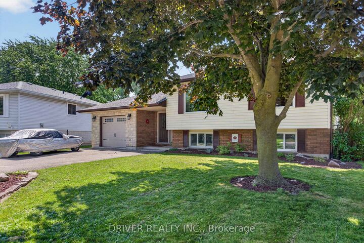 Property Photo:  24 Hawthorne Crescent  ON N5H 3C3 
