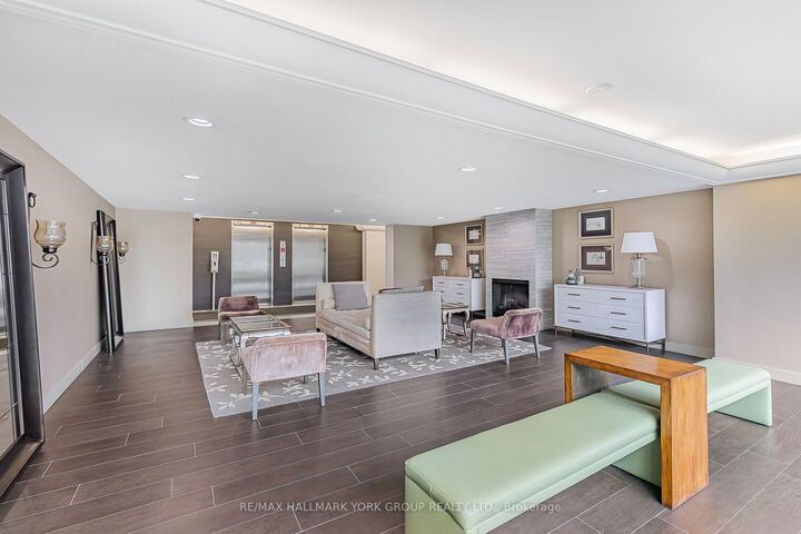 Property Photo:  7811 Yonge Street 1007  ON L3T 4S3 