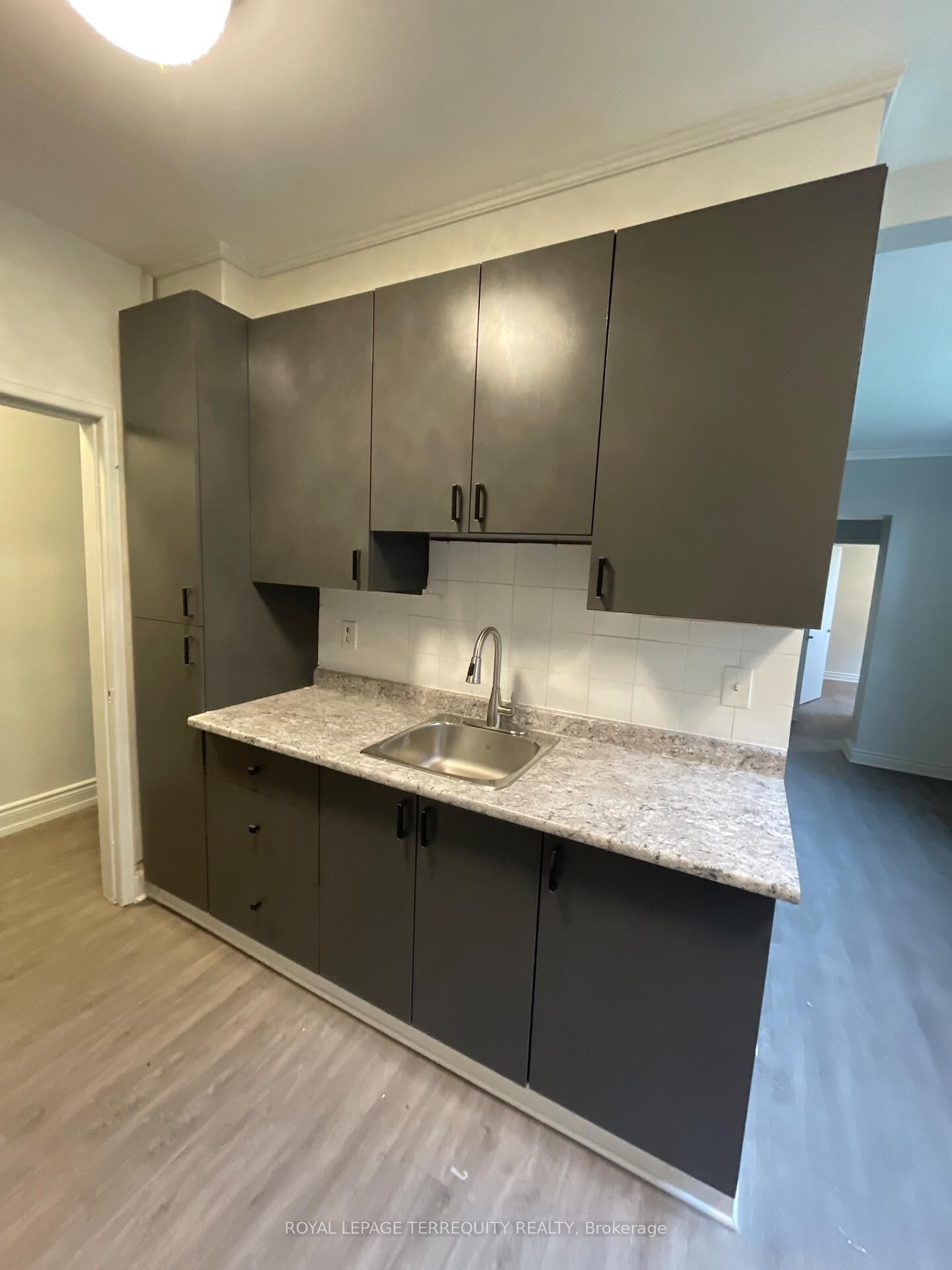 Property Photo:  2550 Keele Street 3  ON M6L 2N8 