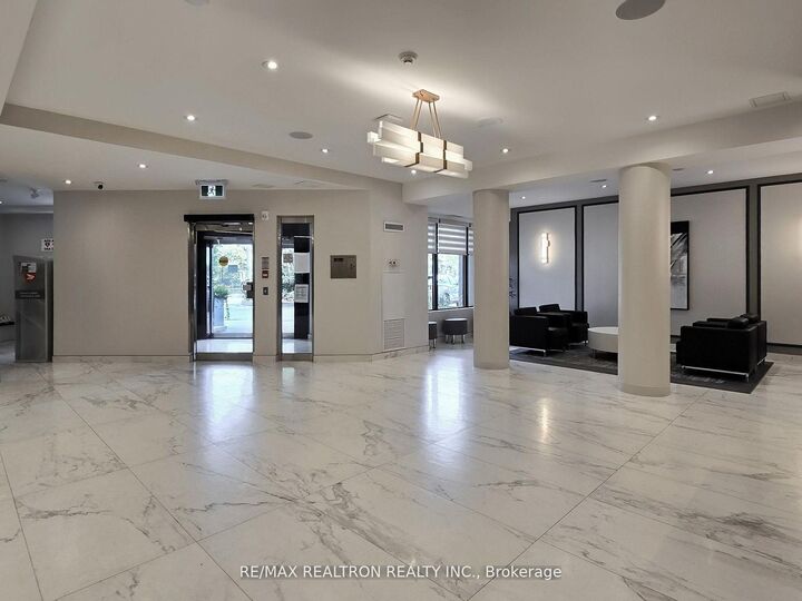 Property Photo: 7460 Bathurst Street 1111 ON L4J 7K9