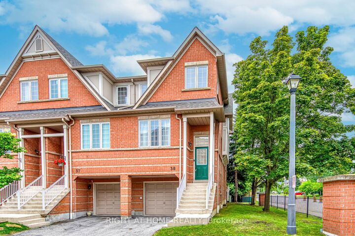 Property Photo:  38 Fairview Road W 38  ON L5B 4J8 