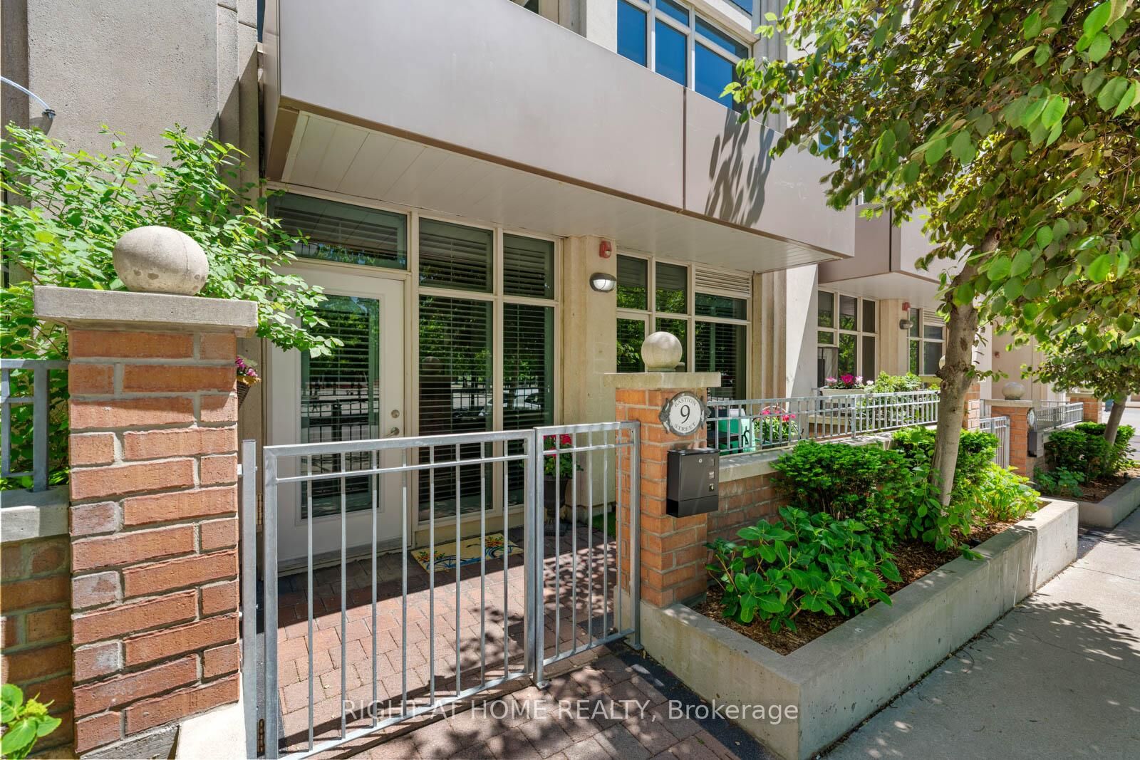 Property Photo: 9 Bastion Street ON M5V 1A4