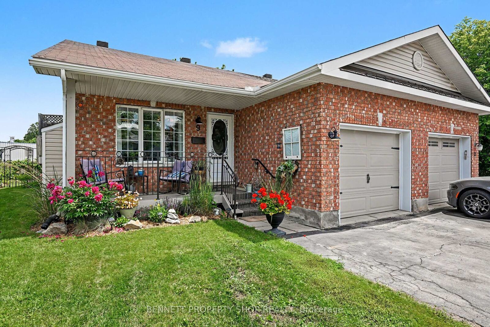 Property Photo: 9 Huyck Drive ON K7S 3W7
