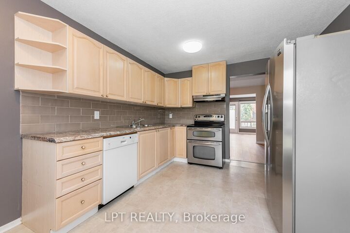 Property Photo: 2286 Cotters Crescent ON K1V 8Y6