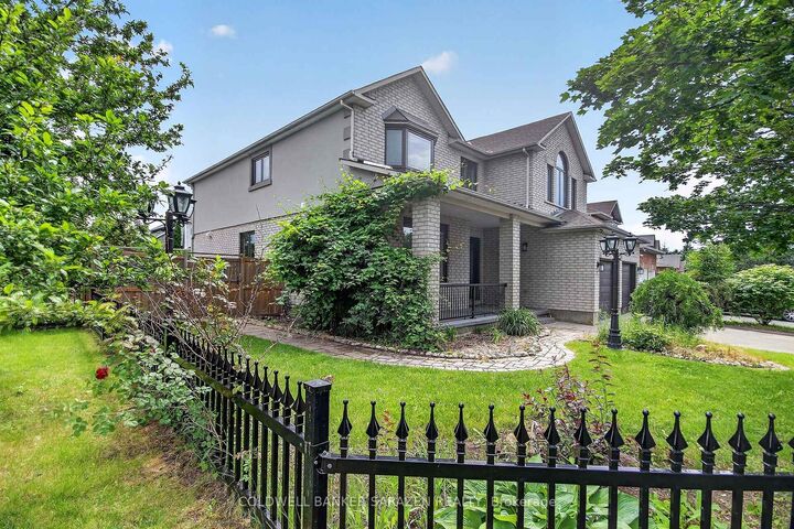 Property Photo: 31 Fanterra Way ON K1T 3Y7
