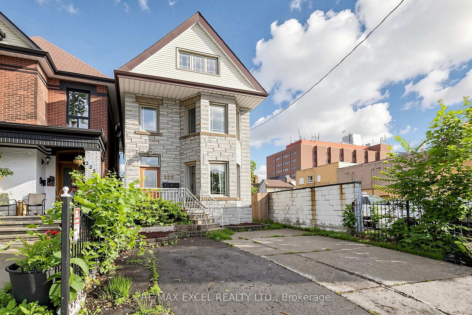 Property Photo:  259 Victoria Avenue N Third  ON L8L 5G3 
