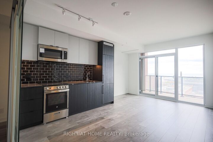 Property Photo: 285 Dufferin Street 917 ON M6K 1E6