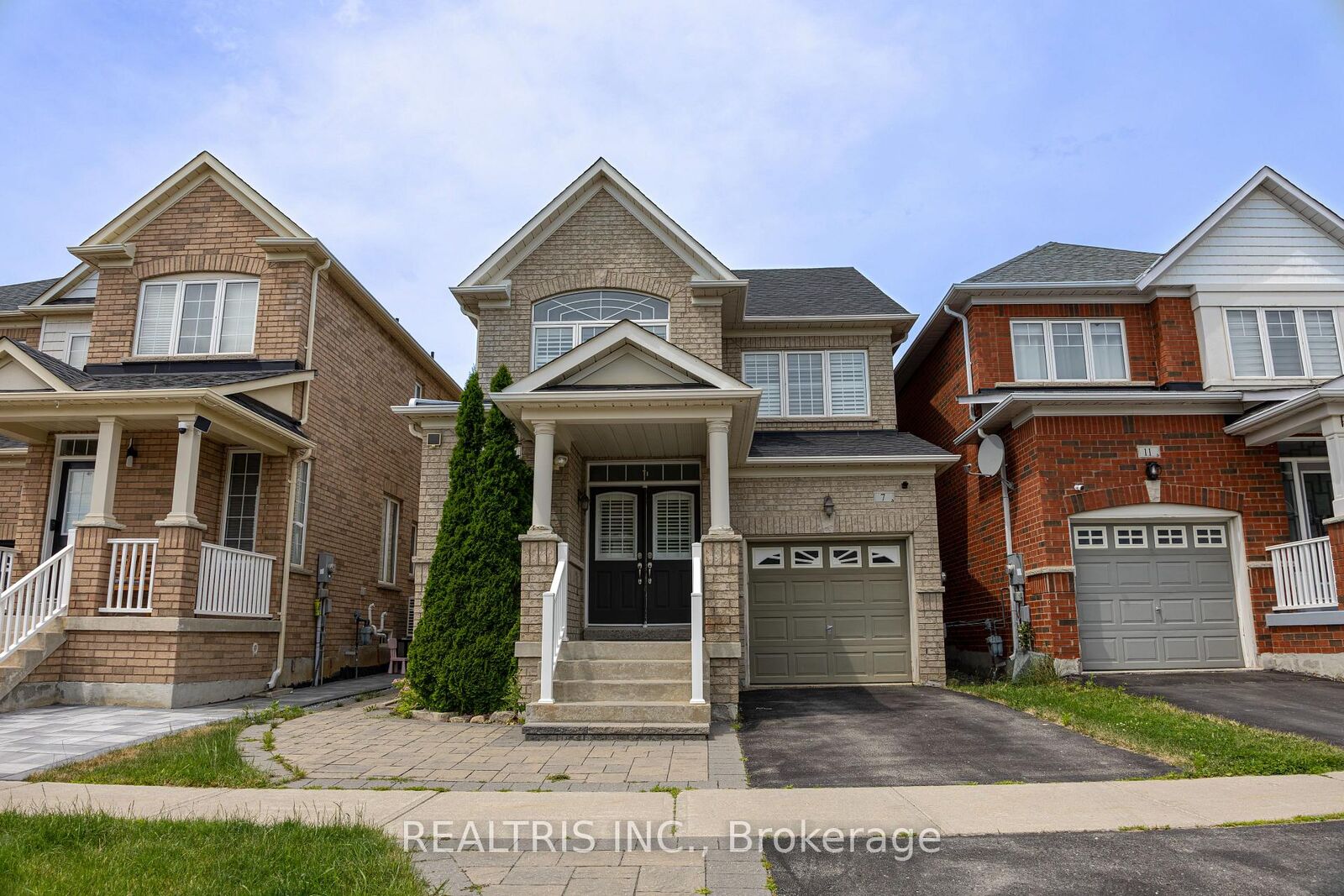 Property Photo: 7 Mantle Avenue ON L4A 0M6