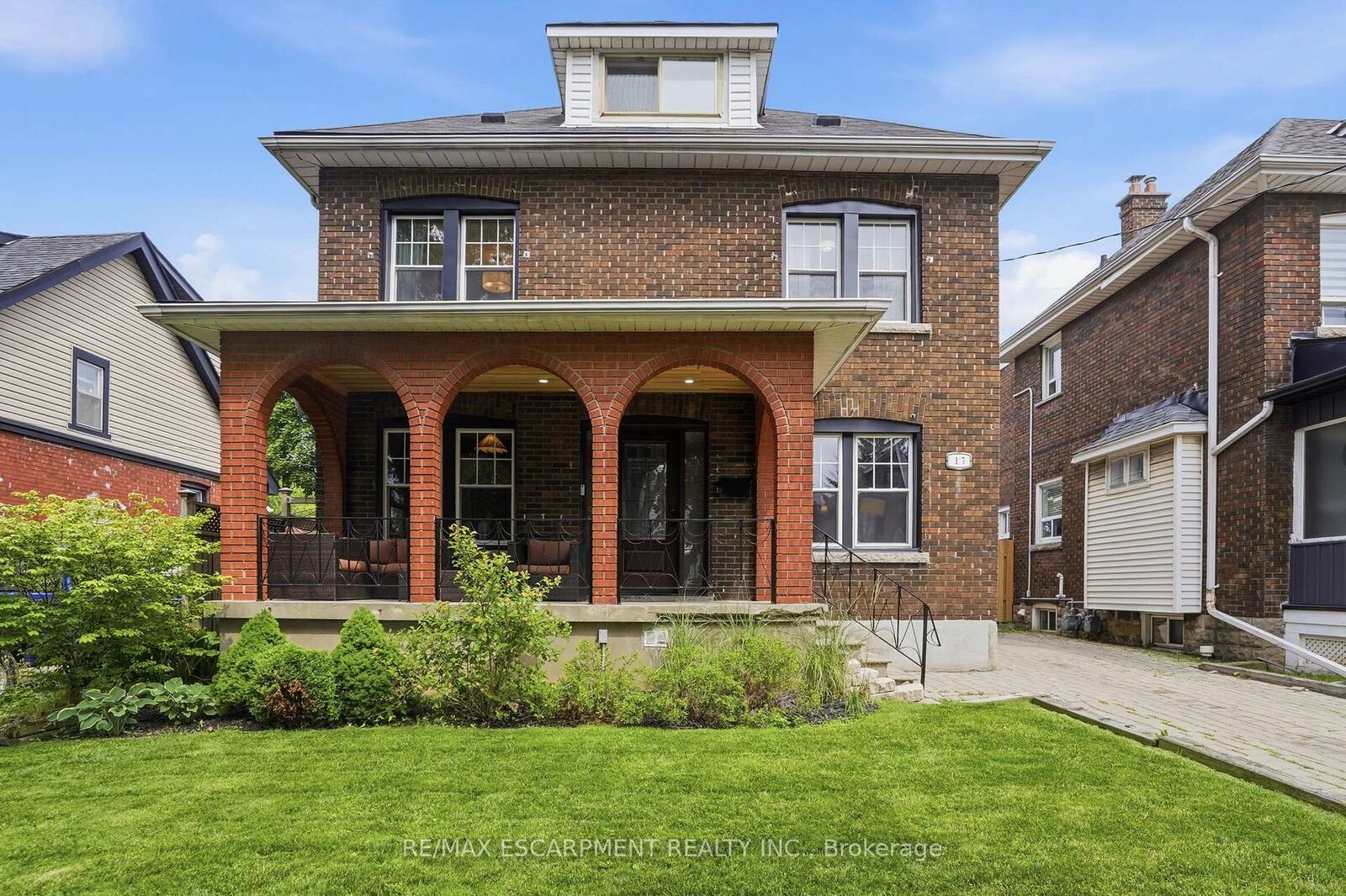 Property Photo: 17 Tuxedo Avenue S ON L8K 2R7