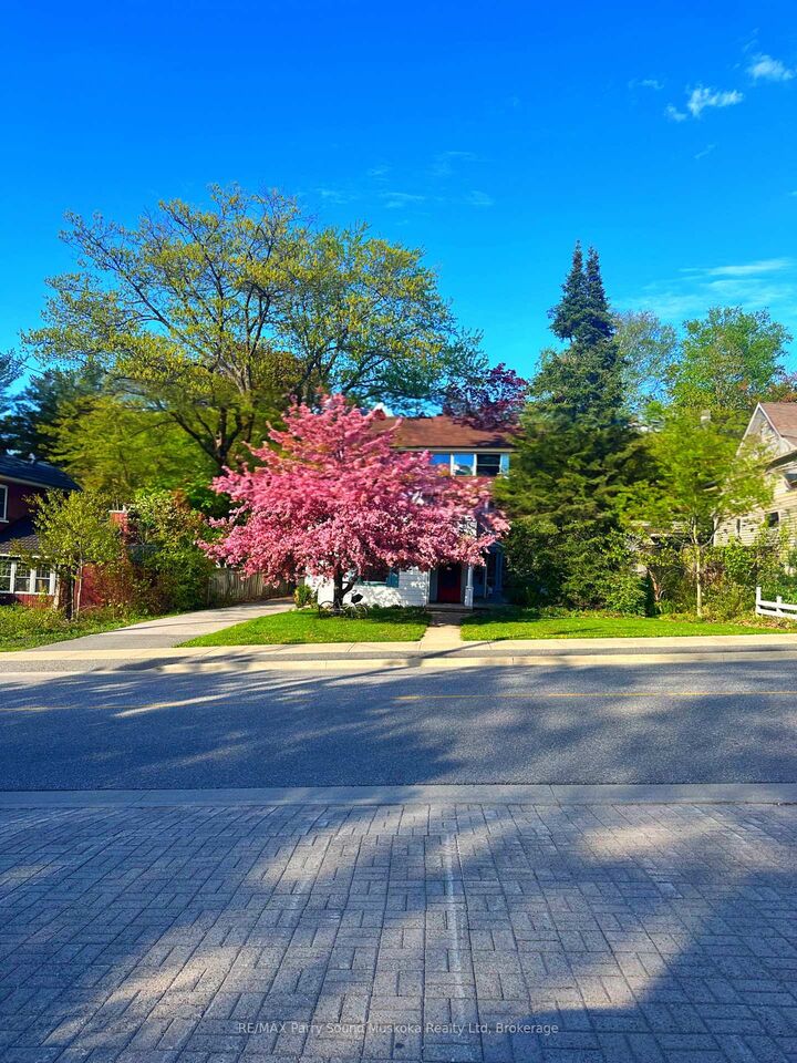 17 Waubeek Street — photo 1