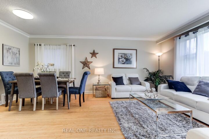 Photo de la propriété:  349 Horsham Avenue  ON M2R 1G8 