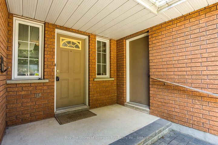 Property Photo:  208 Margaret Street  ON L4R 4Y1 