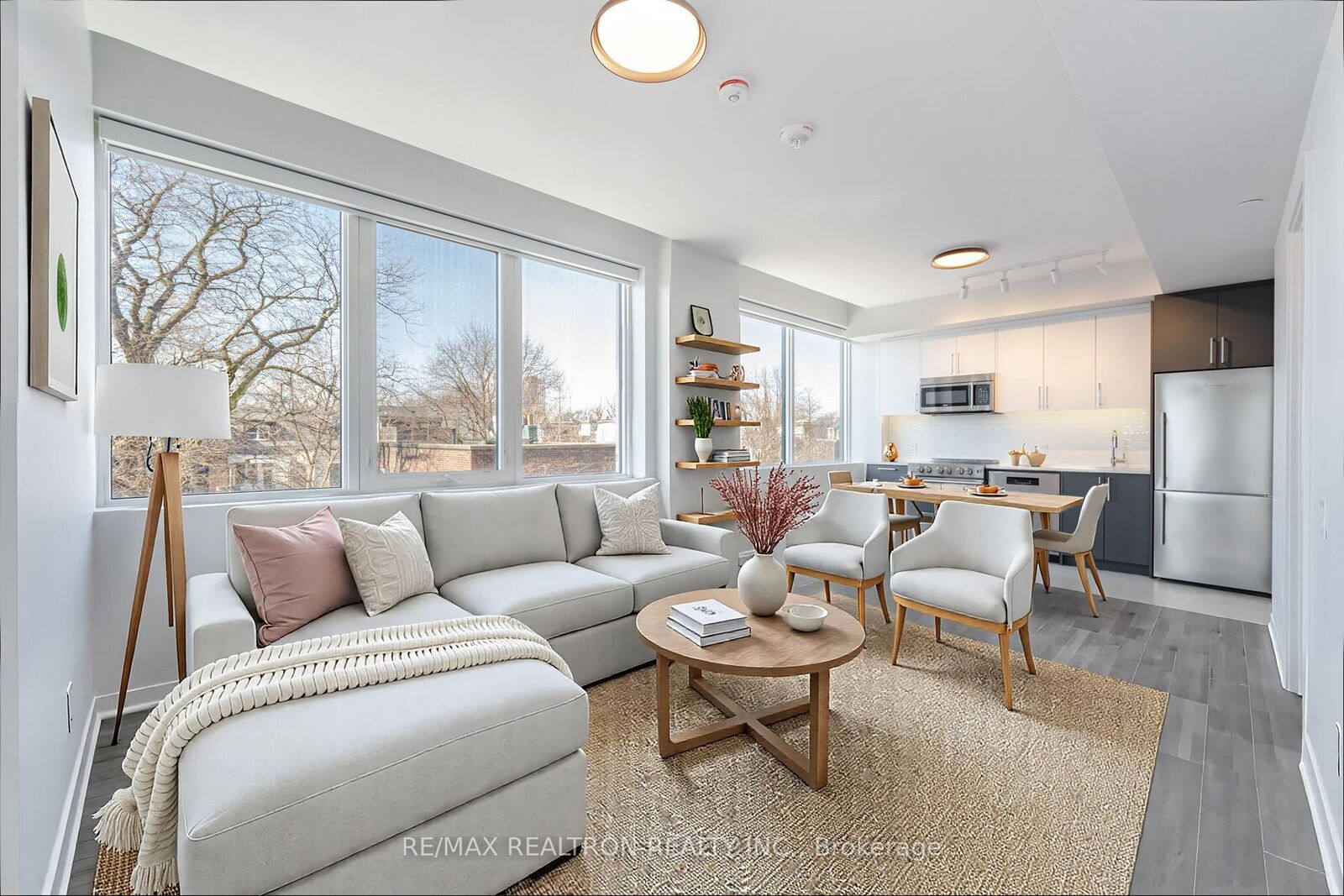 Property Photo: 664 Spadina Avenue 304 ON M5S 2H7