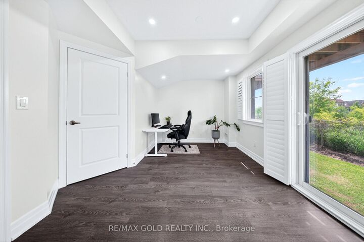 Property Photo: 384 Arctic Red Drive 12 ON L1L 0M5