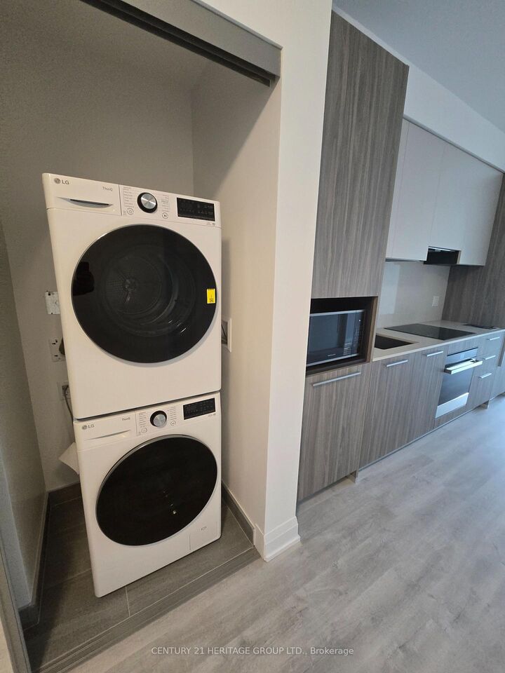 Property Photo: 65 Broadway Avenue S 1507 ON M4P 1T9