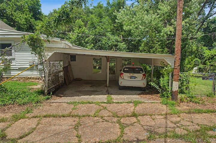 Property Photo:  318 N F St  OK 74403 
