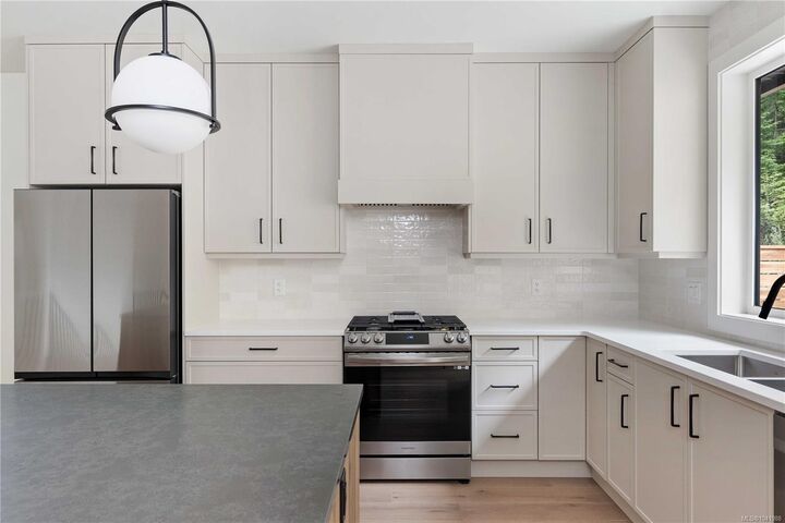 Property Photo: 3428 Horizon Terr BC V9C 4L5