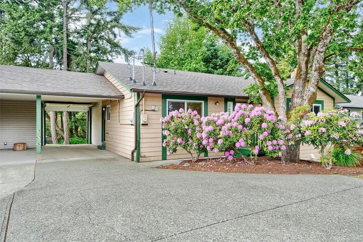 Property Photo: 457B Sue Mar Pl BC V9C 3E1