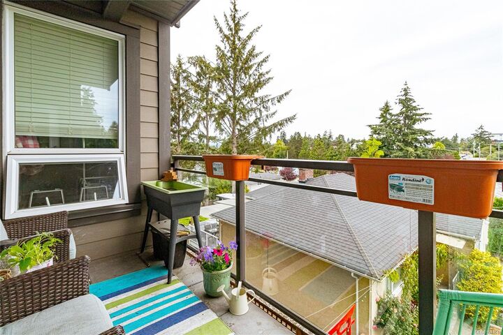Property Photo: 1008 Tillicum Rd #203 BC V9A 1Z8