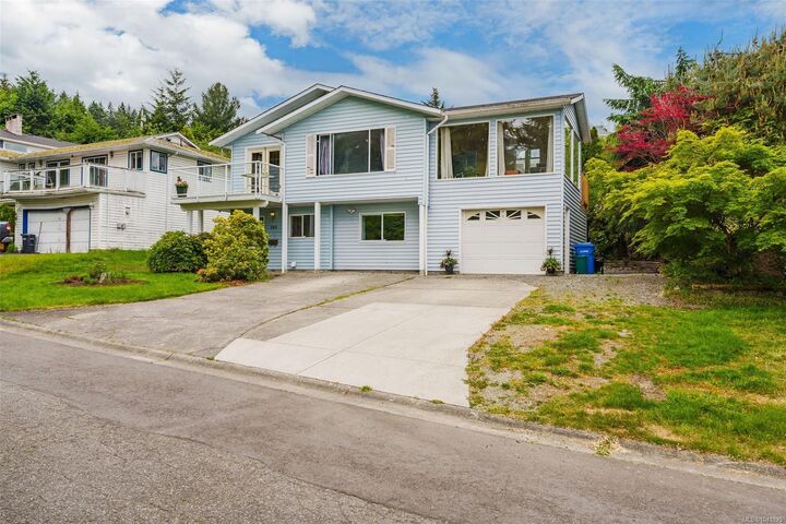 Property Photo: 109 Camrose Pl BC V9R 5V5