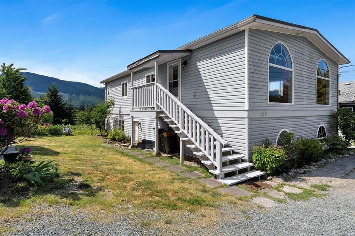 385 Lake Park Rd — photo 1