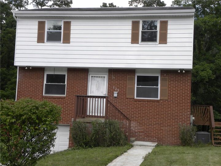Property Photo: 125 Everglade Dr PA 15235