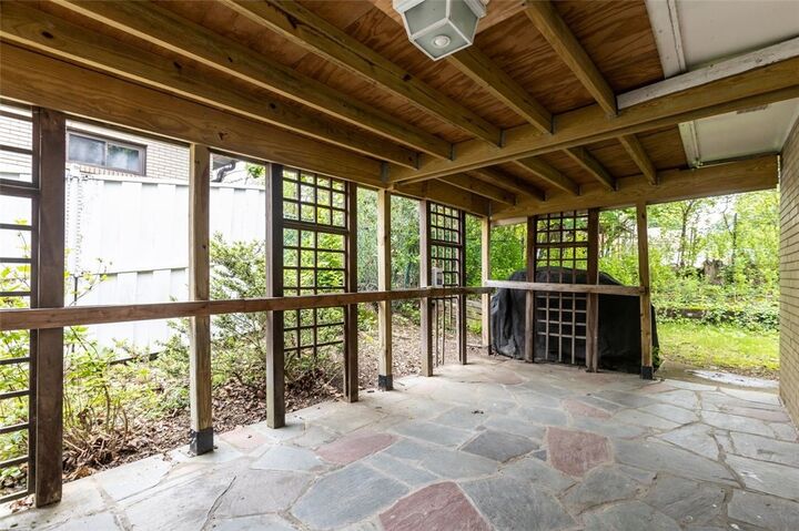 Property Photo: 1105 Greentree Rd PA 15220