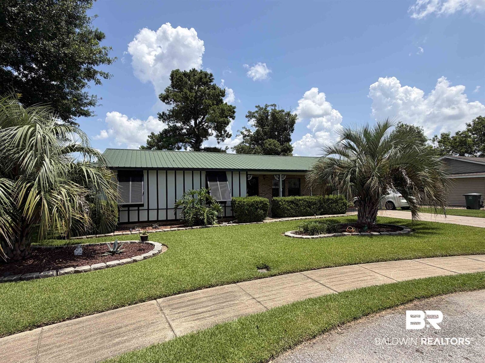 Property Photo:  512 Jeraldean Court  AL 36535 