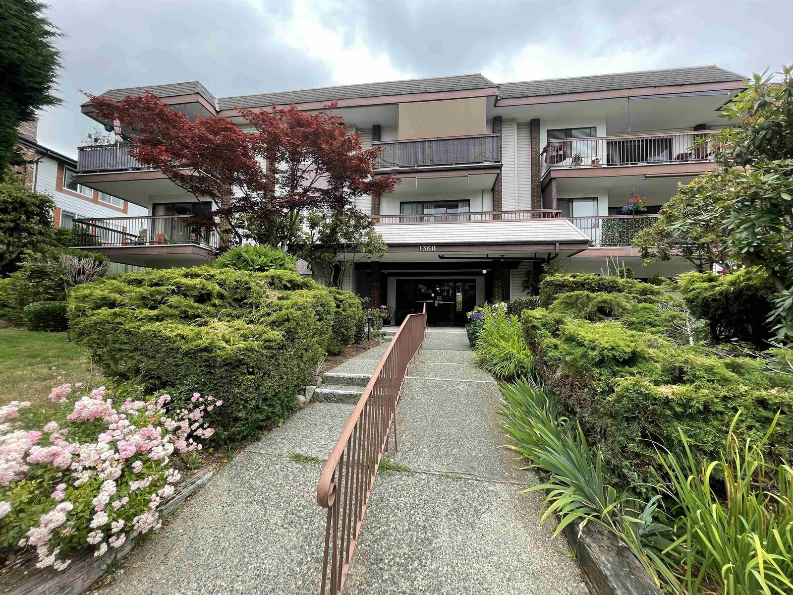 Property Photo:  1360 Martin Street 106  BC V4B 3W5 