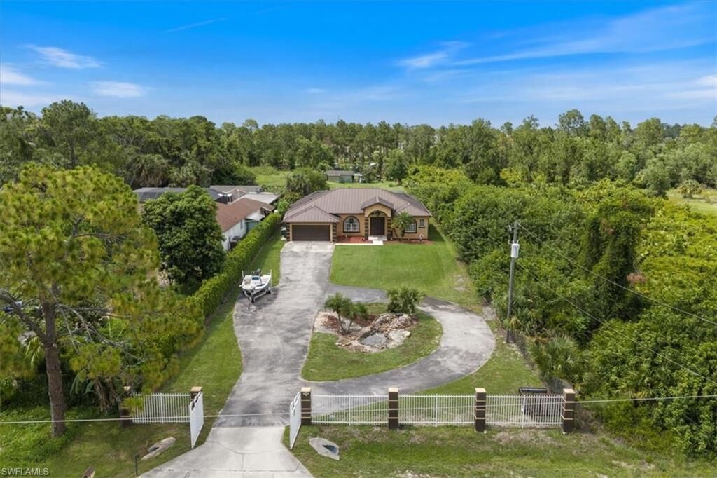 Property Photo: 4085 16th Ave NE FL 34120