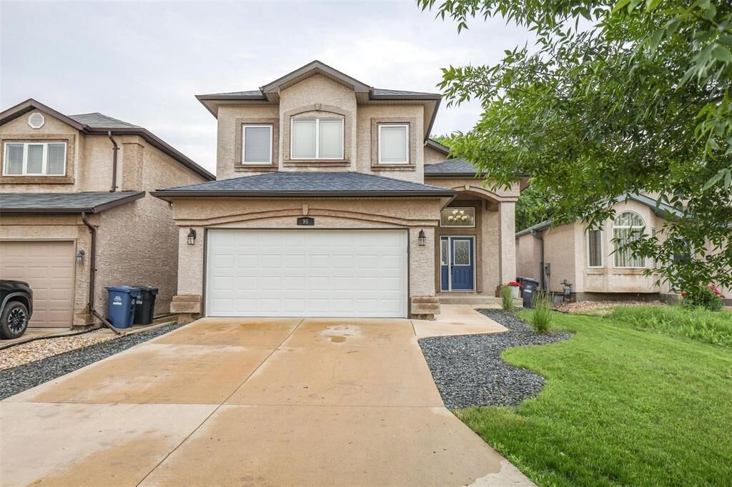 Property Photo: 95 Heartstone Drive MB R2C 3Z7