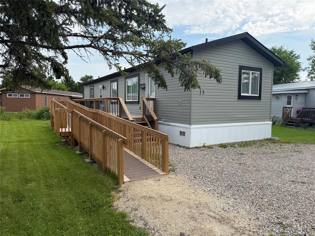 Property Photo:  13 Aspen Four Drive  MB R5G 0M3 