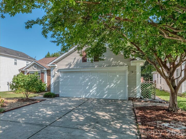 Property Photo:  13050 Planters Row Drive  NC 28278 