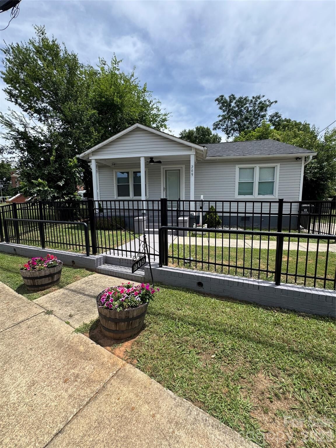 Property Photo: 209 Pond Street SC 29730