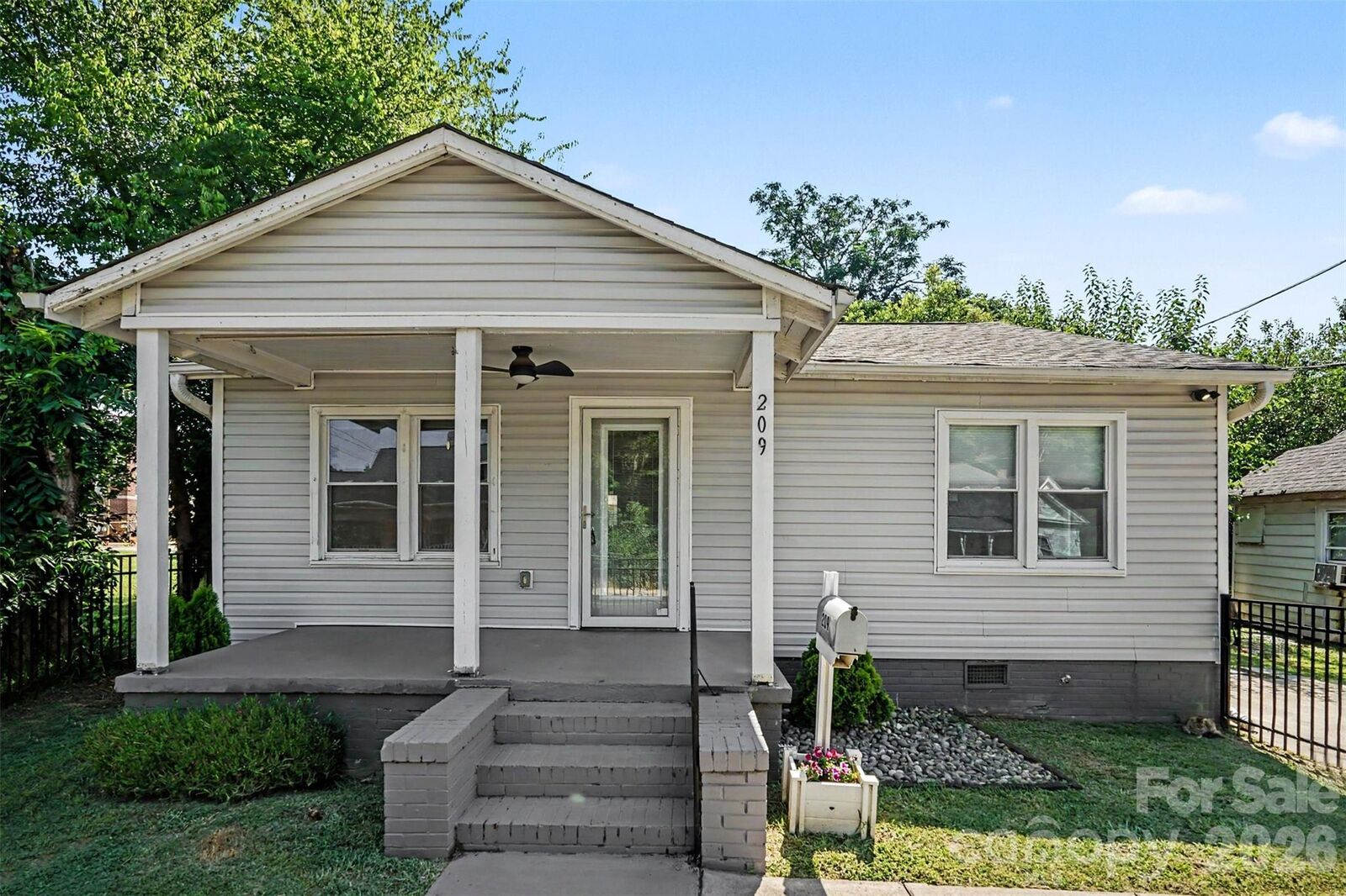 Property Photo:  209 Pond Street  SC 29730 