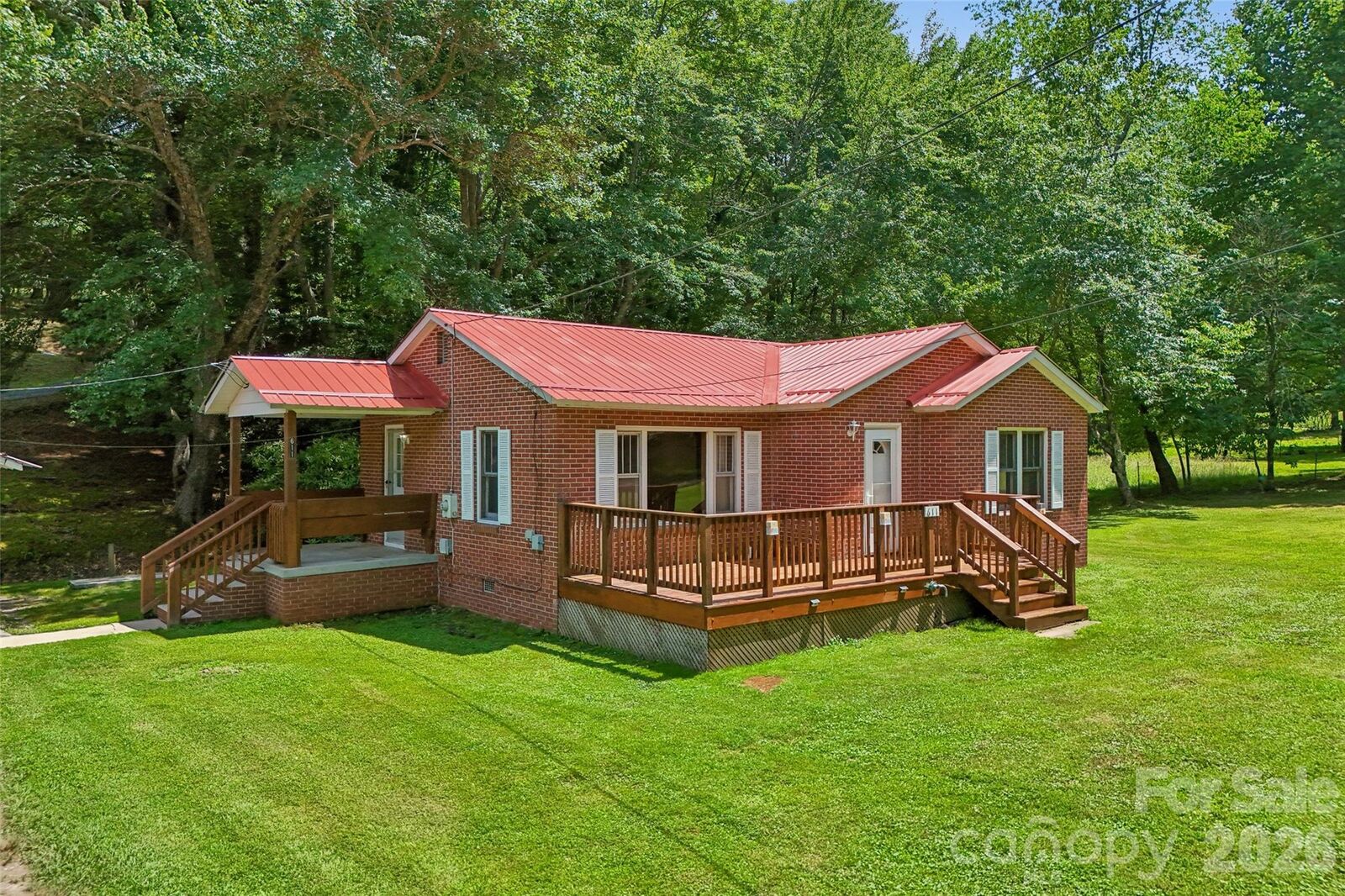 Property Photo: 611 Reeves Cove Road NC 28715