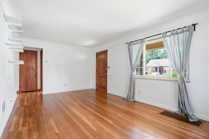 Property Photo:  1975 S Lynndale Avenue  OH 45231 