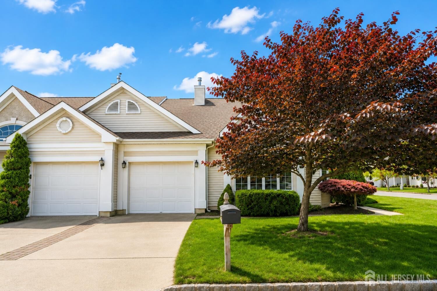Property Photo:  30 Severn Way  NJ 08831 