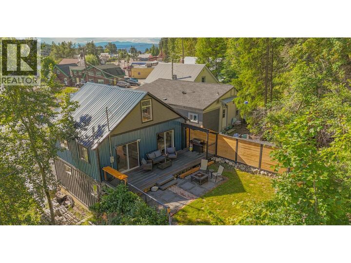 Property Photo: 450 Deer Park Avenue BC V1A 2J8