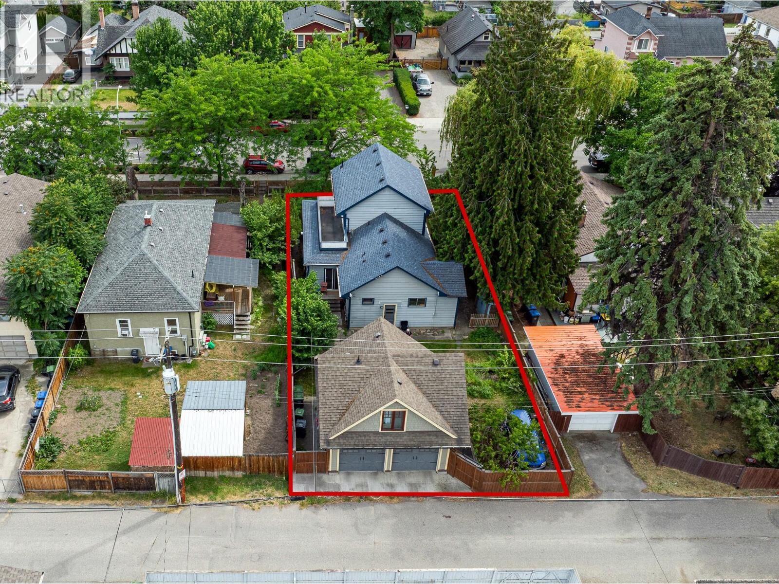 Property Photo: 822 Lawrence Avenue BC V1Y 6L9