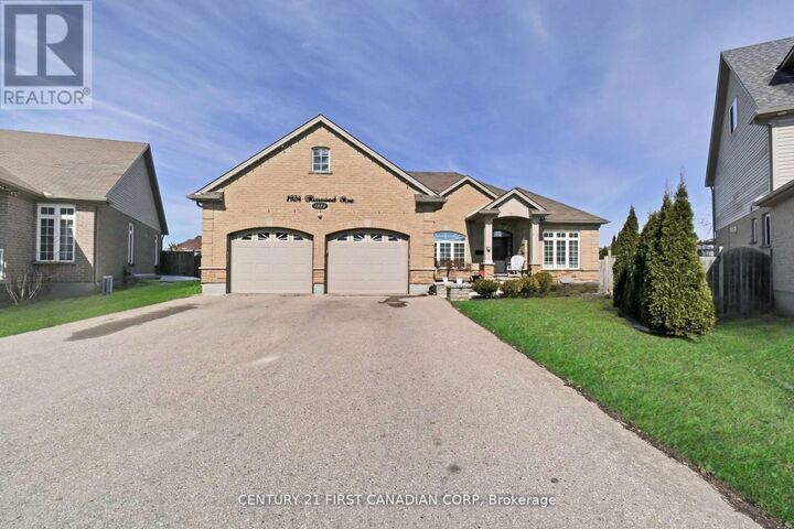 Property Photo: 1924 Foxwood Avenue ON N6G 0C5