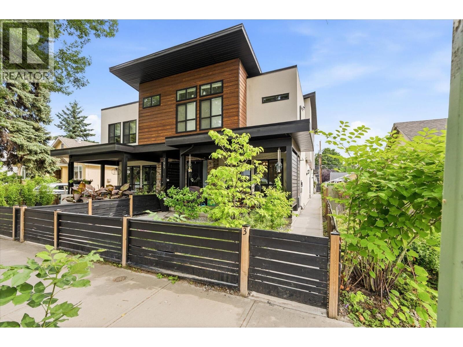 Property Photo: 795 Stockwell Avenue 3 BC V1Y 6W1