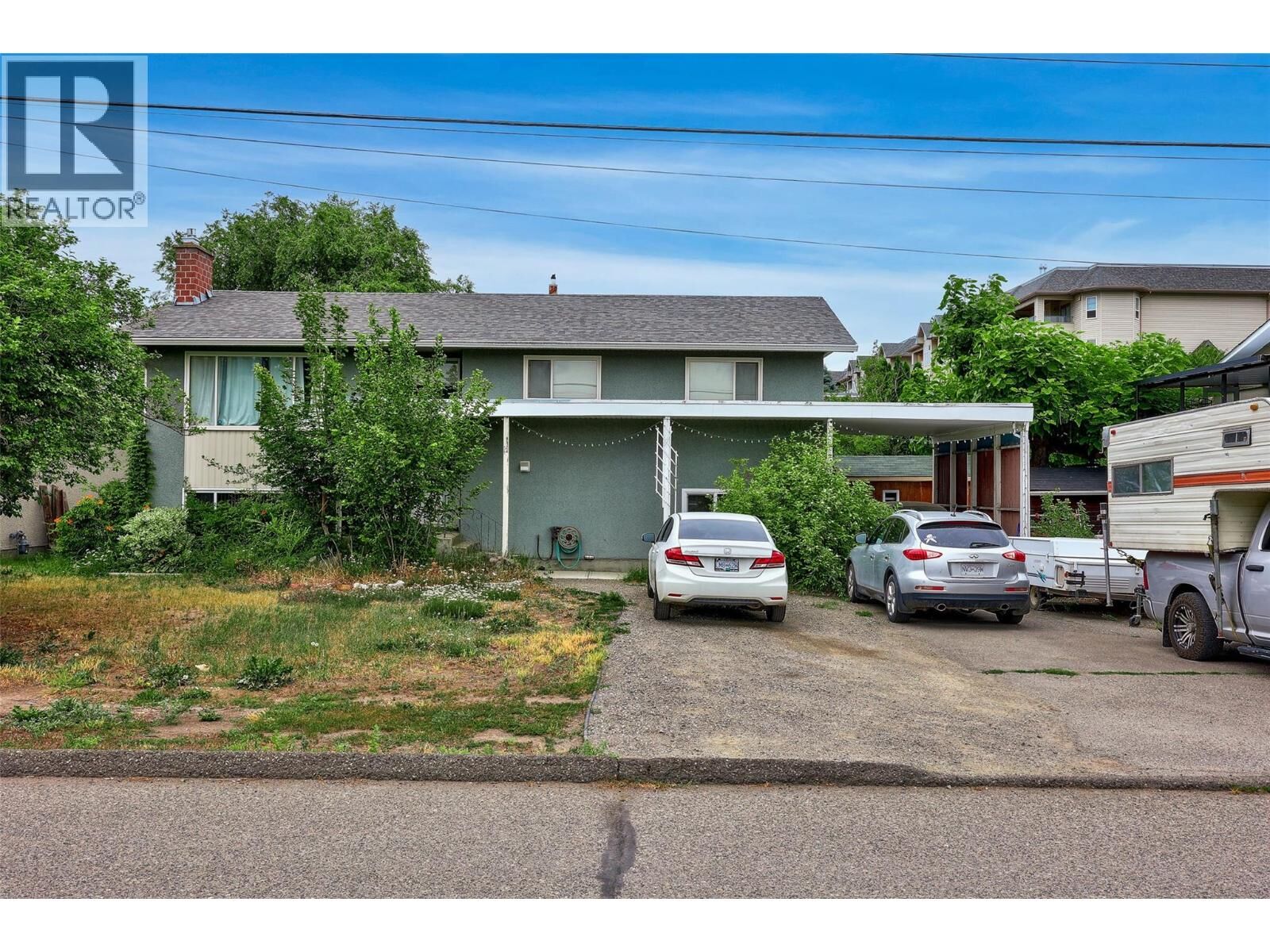 Property Photo: 740 Sherwood Drive BC V2B 4E5