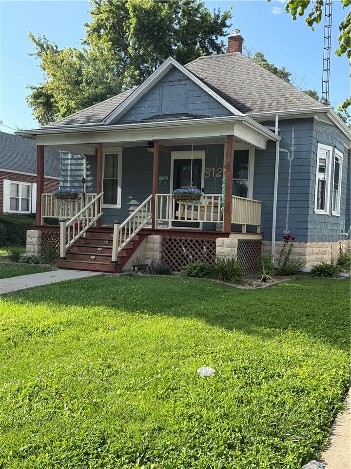 Property Photo:  312 E Pleasant Street  IL 62568 