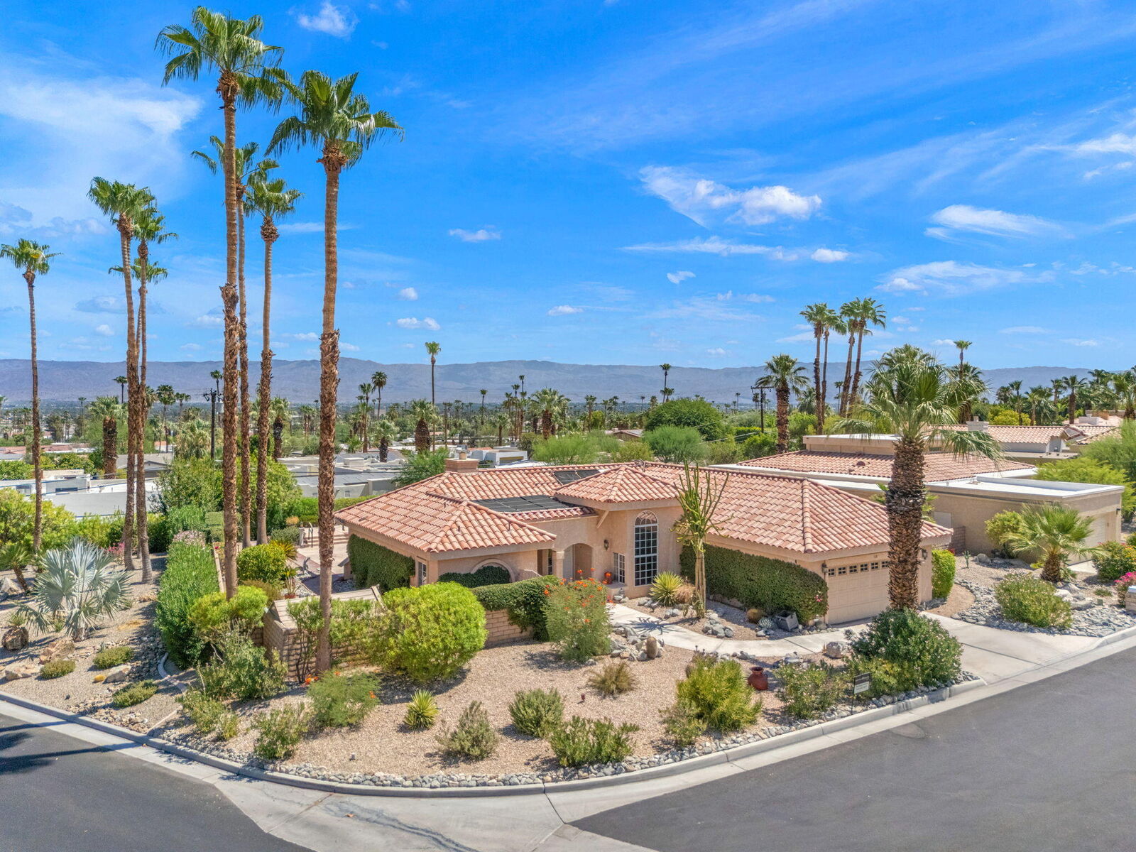 Property Photo: 102 Chelsea Circle CA 92260